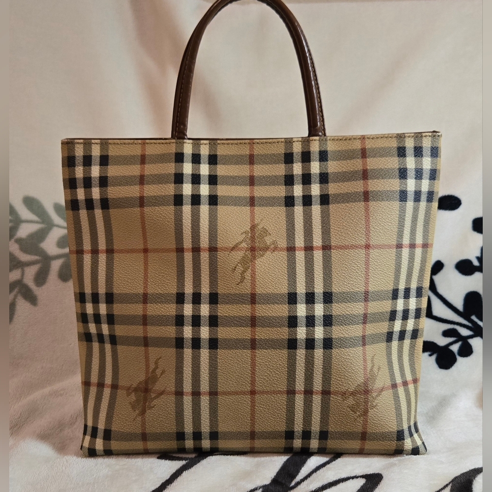 💯 Authentic Burberry Haymarket Check Pattern Tote - Picture 2 of 15